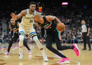 Giannis Antetokounmpo aimerait défier Victor Wembanyama… aux échecs