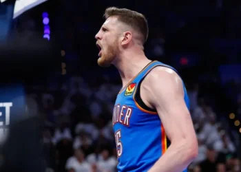 Huit ans plus tard, Isaiah Hartenstein va rejouer avec l’Allemagne