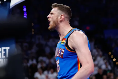 Huit ans plus tard, Isaiah Hartenstein va rejouer avec l’Allemagne