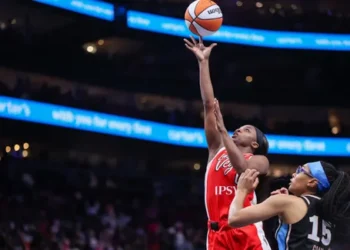Jackie Young voit triple face au Dream