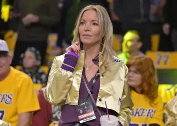 Jeanie Buss conteste la vente des dernières parts de sa famille