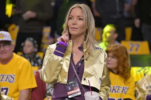 Jeanie Buss conteste la vente des dernières parts de sa famille