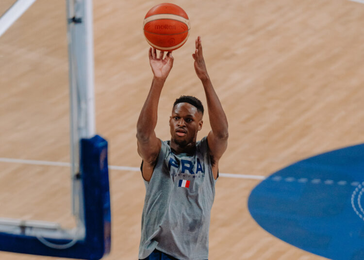 Joël Ayayi remplace Elie Okobo chez les Bleus