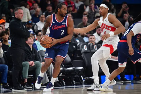 Kawhi Leonard s’attend toujours à jouer à Toronto