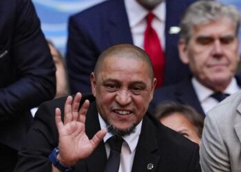 La femme d’origine marocaine de Roberto Carlos répond aux rumeurs sur sa conversion à l’islam