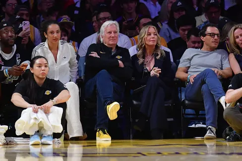 La guerre chez les Buss attriste d’anciennes gloires des Lakers
