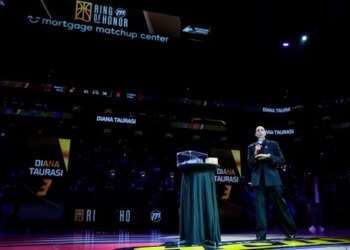 Le numéro 3 de Diana Taurasi immortalisé par le Mercury