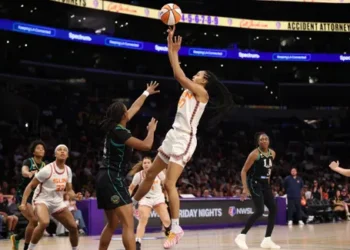 Les Sparks renouent avec la victoire face au Sun de Leïla Lacan