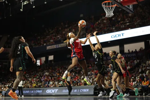 Les Sparks se loupent dans le “money-time” face aux Mystics