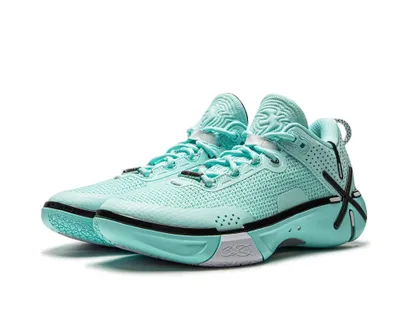 Li-Ning tâte le terrain avec la « Wade Shadow 6 »