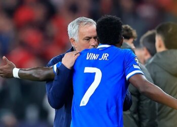 Real Madrid, José Mourinho lâche un avertissement à Vinicius