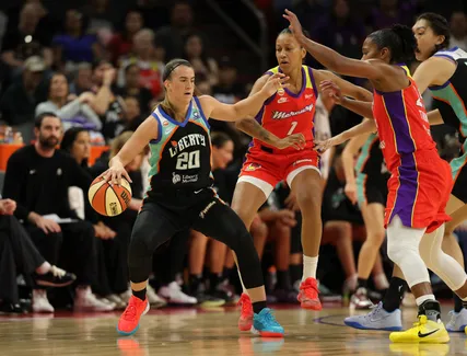 Sabrina Ionescu martyrise le Mercury