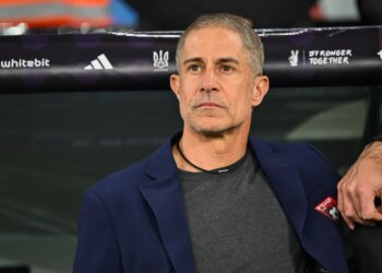 Sylvinho, De Boer… Les 5 noms surprenants écartés par la FAF pour le poste de sélectionneur