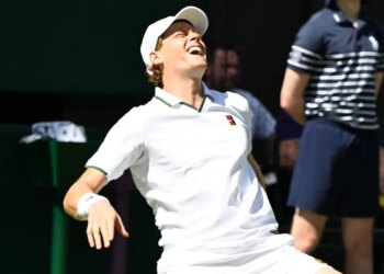 US Open > Bertolucci tire la sonnette d'alarme après le forfait de Sinner "Cela doit faire réfléchir sur ce qu’est devenu le tennis au niveau physique : les protagonistes sont contraints à des entraînements toujours plus stressants. Le physique devient comme un élastique qui est tiré jour après jour toujours plus fort"