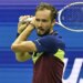 US Open > Medvedev qui gagne enfin a trouvé la solution : "Pour une raison ou une autre, ils mâchent tous du chewing-gum. Je me suis dit, tu sais quoi, je perds tous les matchs. Faut que j'essaie de faire comme les mecs du baseball. Faut que je change quelque chose"