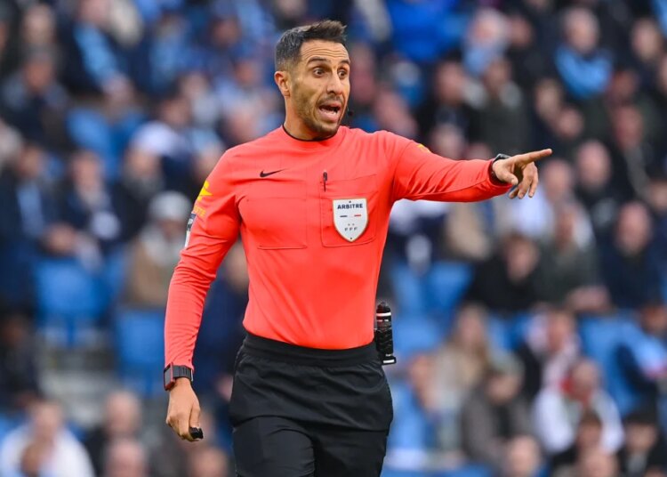 Un arbitre de Ligue 1 condamné à six mois de prison avec sursis