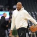 Vin Baker suit Giannis Antetokounmpo à Miami