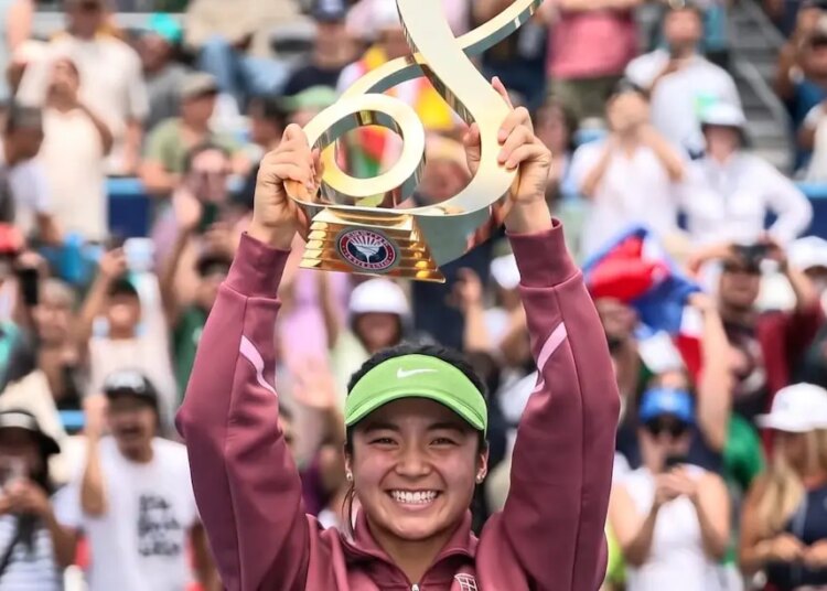 WTA - Toronto > La nouvelle star du circuit féminin s'est fait peur durant son match : "Je me suis tordu la cheville dans le deuxième set. J’ai frappé un coup droit et je suis mal retombée"