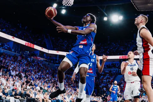 au buzzer, Jaylen Hoard sauve les Bleus !