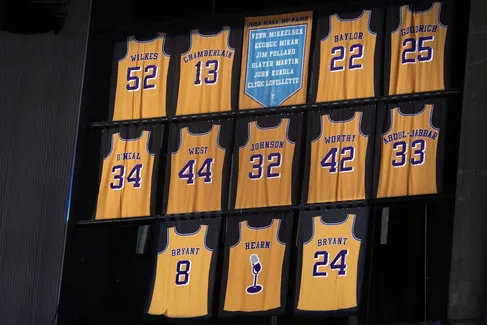 tous les maillots retirés en NBA