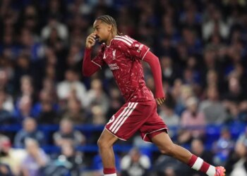 A Liverpool, Bradley Barcola a déjà sa chanson !