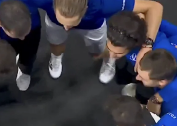 ATP, Laver Cup, Vidéos > La célébration géniale de Yannick Noah avec Alcaraz, Zverev et le reste de la Team Europe