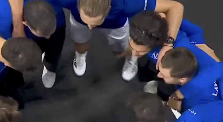 ATP, Laver Cup, Vidéos > La célébration géniale de Yannick Noah avec Alcaraz, Zverev et le reste de la Team Europe