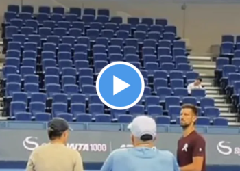 ATP - WTA, Vidéos > Djokovic aperçu en pleine leçon de coaching avec Iga Swiatek