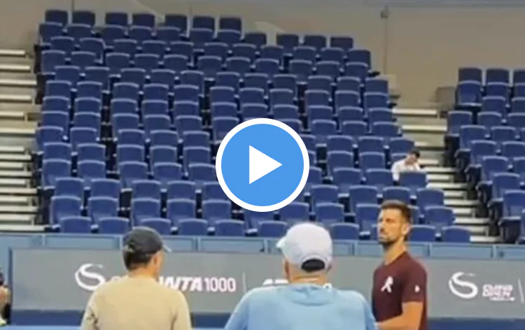 ATP - WTA, Vidéos > Djokovic aperçu en pleine leçon de coaching avec Iga Swiatek