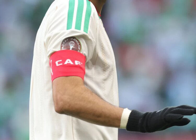 Algérie, énorme surprise pour le brassard !