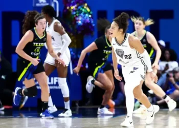 Angel Reese et Veronica Burton, joueuses de la semaine en WNBA