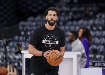 Anthony Gill rempile (encore) avec les Wizards
