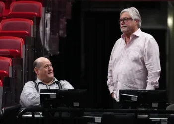 Après neuf ans, Larry Tanenbaum passe le relais à Micky Arison