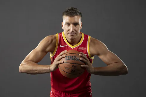 Bogdan Bogdanovic veut apporter le « shooting » qui manquait aux Rockets