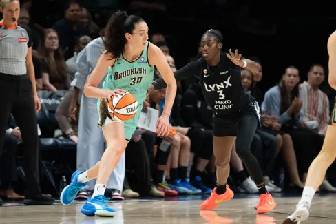 Breanna Stewart impériale, le Liberty frappe fort chez les Lynx
