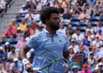 France, US Open > "Donc Arthur Fils dit que tout s’est éteint, plus d’énergie. C'est ça l'explication. Mais alors comment Djokovic à 39 ans tient 4h et demi ? On veut comprendre", s'interroge Benoît Maylin
