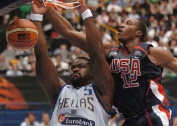Il y a 20 ans, la Grèce infligeait à Team USA la défaite qui allait façonner la Redeem Team
