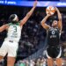 Jackie Young explose son record, les Aces écrasent le Storm