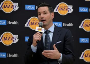 « Je me pince tous les jours en réalisant que j’entraîne les Lakers »