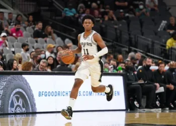 Josh Primo rebondit en Russie