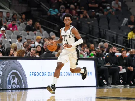 Josh Primo rebondit en Russie