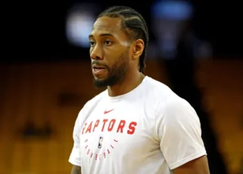 Kawhi Leonard prolonge deux ans à Toronto pour 115 millions de dollars !