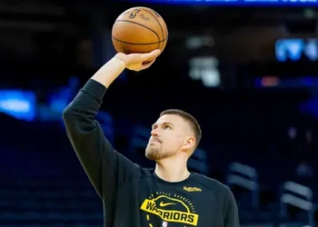 Kristaps Porzingis déjà à l’arrêt chez les Warriors…
