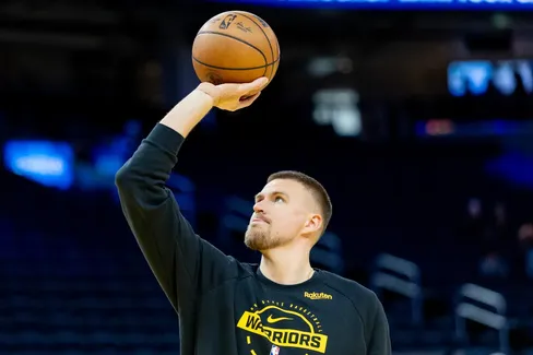 Kristaps Porzingis déjà à l’arrêt chez les Warriors…