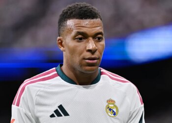 Kylian Mbappé balancé par un journaliste !
