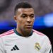 Kylian Mbappé balancé par un journaliste !