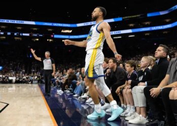 Le genou de Stephen Curry reste sous surveillance