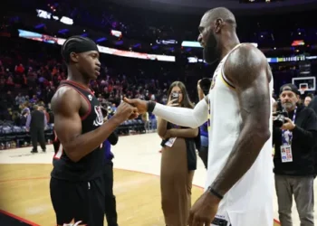 LeBron James s’attend à ce que VJ Edgecombe devienne un défenseur d’élite