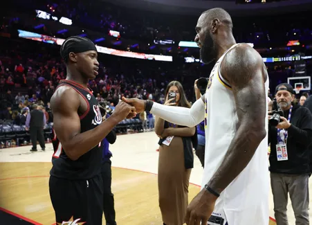 LeBron James s’attend à ce que VJ Edgecombe devienne un défenseur d’élite