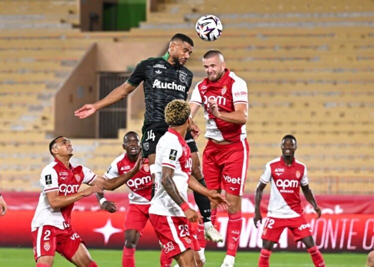Ligue 1: Monaco enfonce Lens